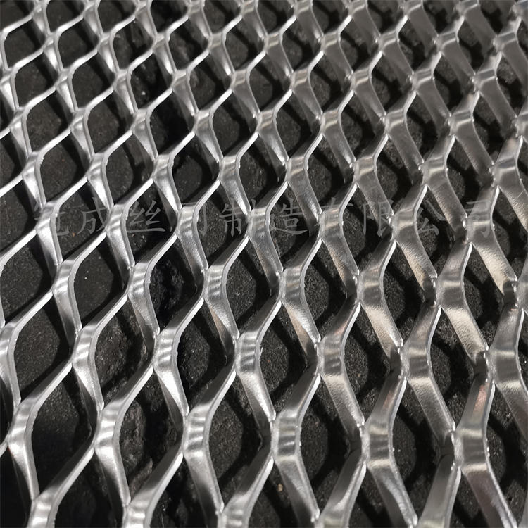 鋁板網(wǎng)拉伸網(wǎng)安裝的拼接縫處理方法