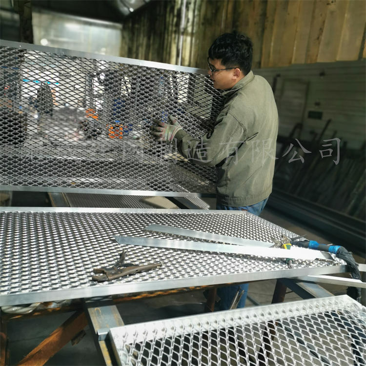 鋁板網(wǎng)拉伸網(wǎng)設(shè)計(jì)在采光頂?shù)膽?yīng)用 鋁板網(wǎng)拉伸網(wǎng)設(shè)計(jì)在采光頂?shù)膽?yīng)用